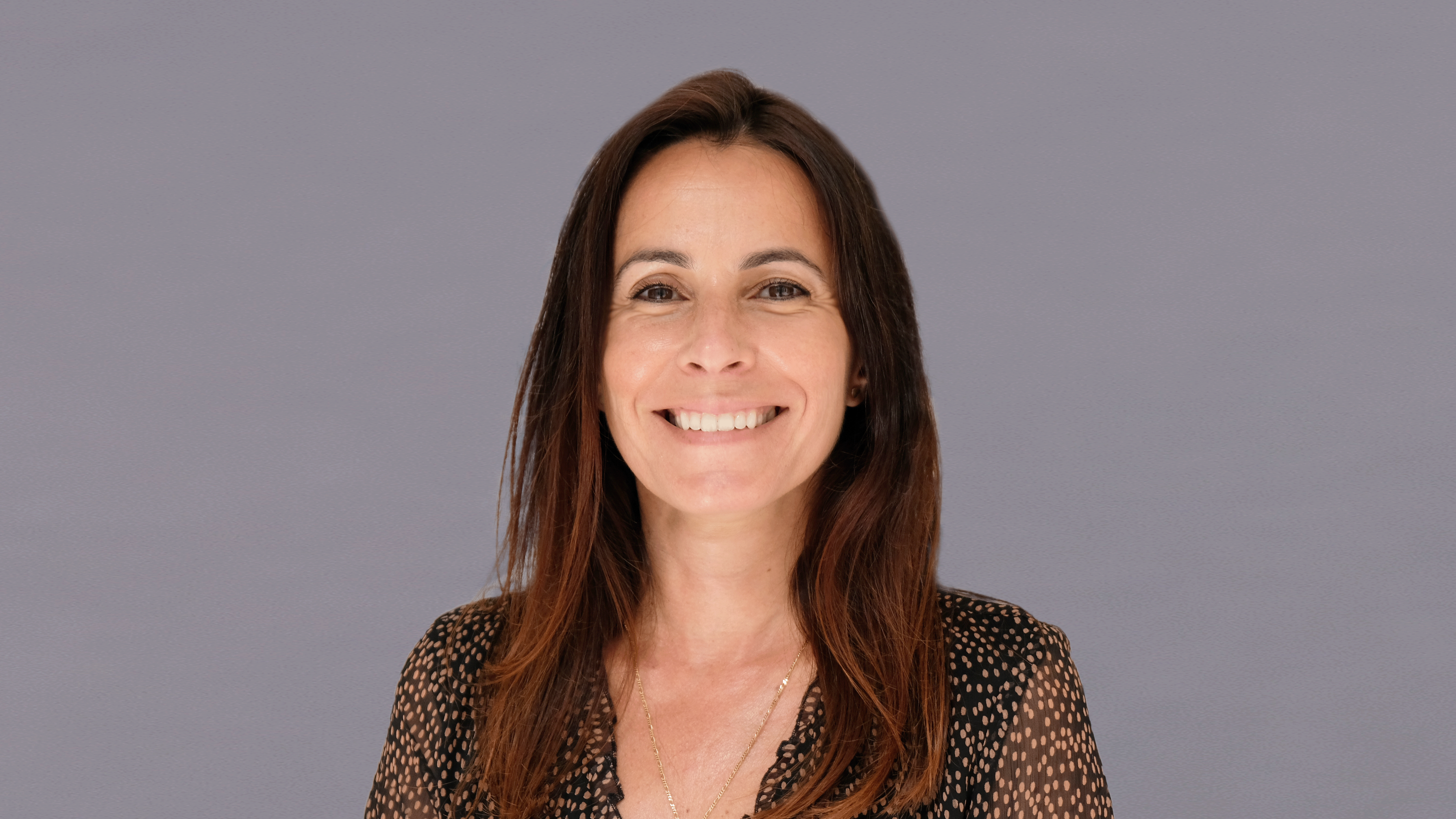 Patricia Rodrigues Fundo Cinza